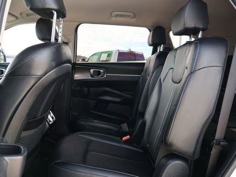 Used 2023 Kia Sorento EX AWD/4WD image 9