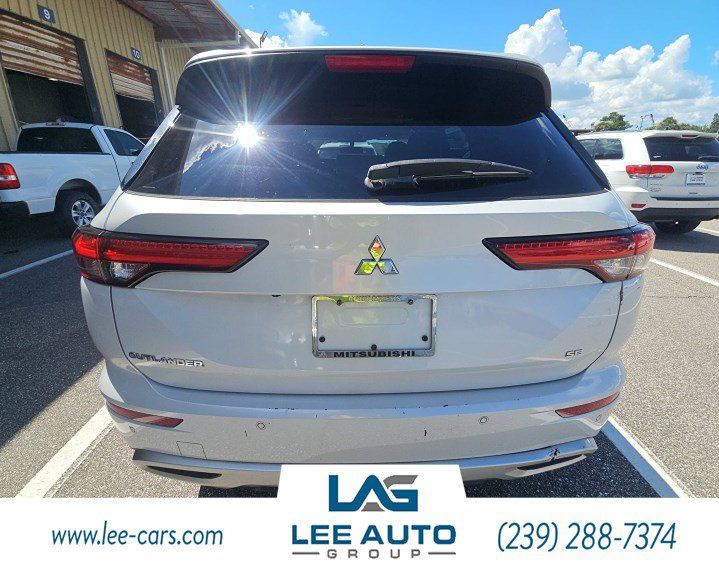 Used 2023 Mitsubishi Outlander SE FWD image 2