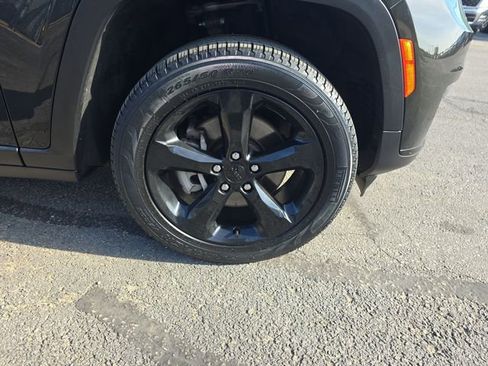 Used 2023 Jeep Grand Cherokee L Limited w/ Black Appearance Package AWD/4WD image 18