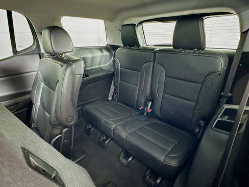 Used 2023 GMC Acadia SLT image 30