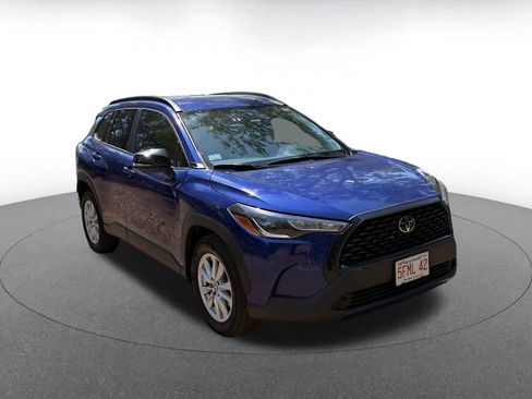 Used 2025 Toyota Corolla Cross LE image 1