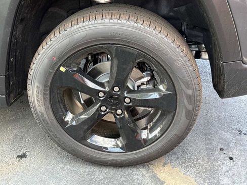 New 2025 Jeep Grand Cherokee Limited w/ Luxury Tech Group II image 40