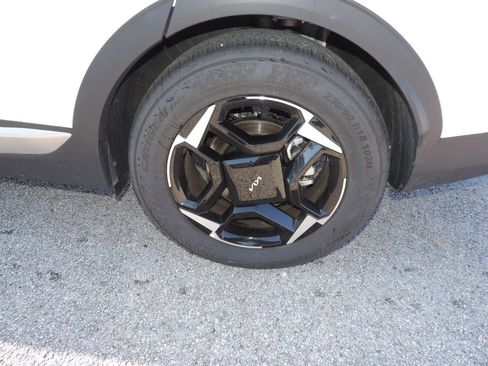 Used 2026 Kia Sportage EX image 9