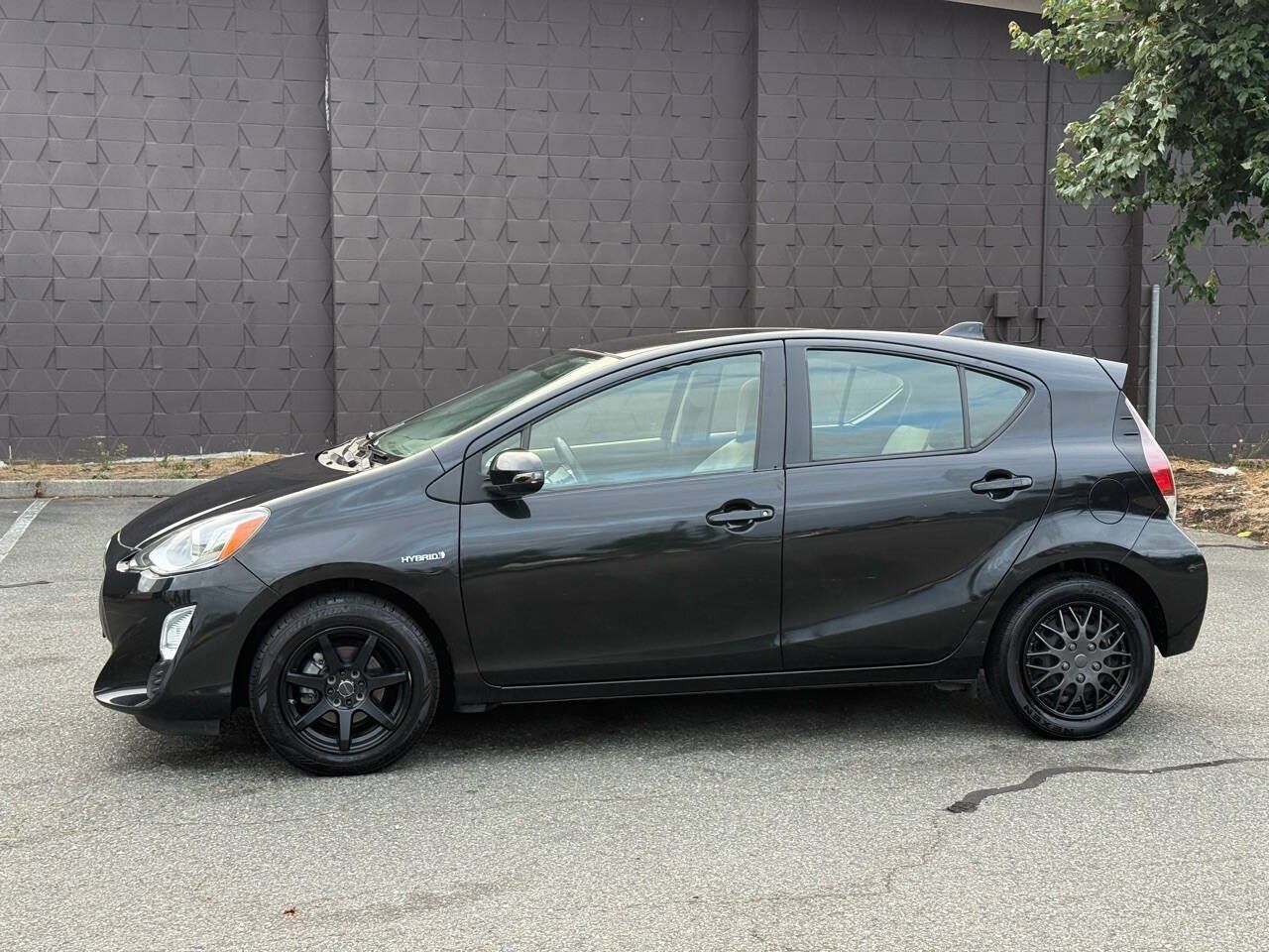 Used 2016 Toyota Prius C One FWD image 5