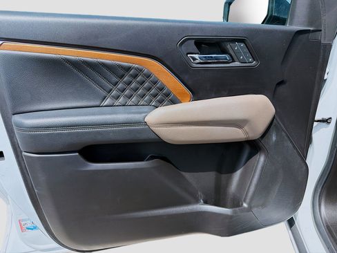 Used 2023 GMC Canyon Denali image 21