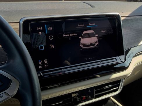 Used 2024 Volkswagen Atlas SEL Premium R-Line image 35