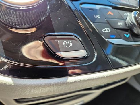 Used 2024 Chrysler Pacifica Touring-L FWD image 31