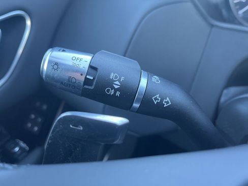 Used 2023 Land Rover Range Rover Velar R-Dynamic S image 64