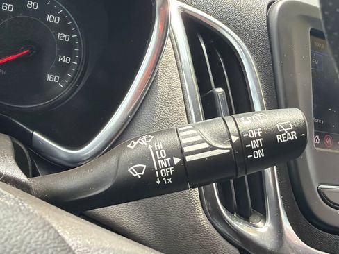 Used 2020 Chevrolet Equinox LT FWD image 22