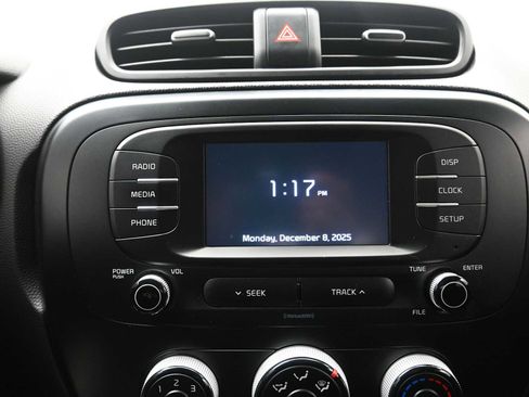 Used 2019 Kia Soul image 18