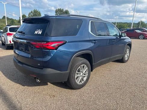 Used 2023 Chevrolet Traverse LT FWD image 3