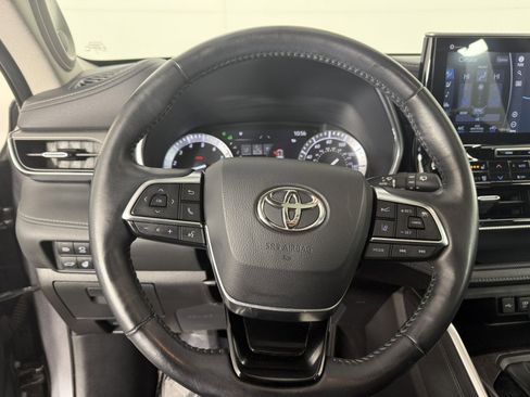Used 2021 Toyota Highlander Limited AWD/4WD image 26