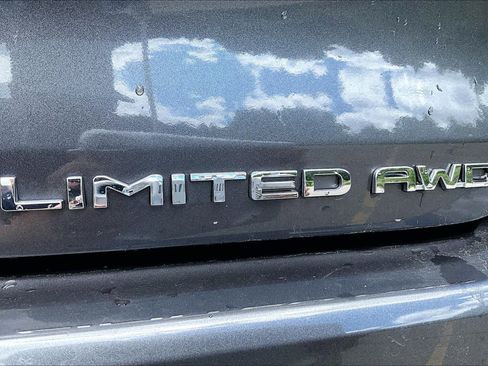 Used 2025 Toyota Highlander Limited AWD/4WD image 10
