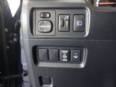 Used 2023 Toyota 4Runner TRD Off-Road Premium w/ Moonroof Package AWD/4WD image 19