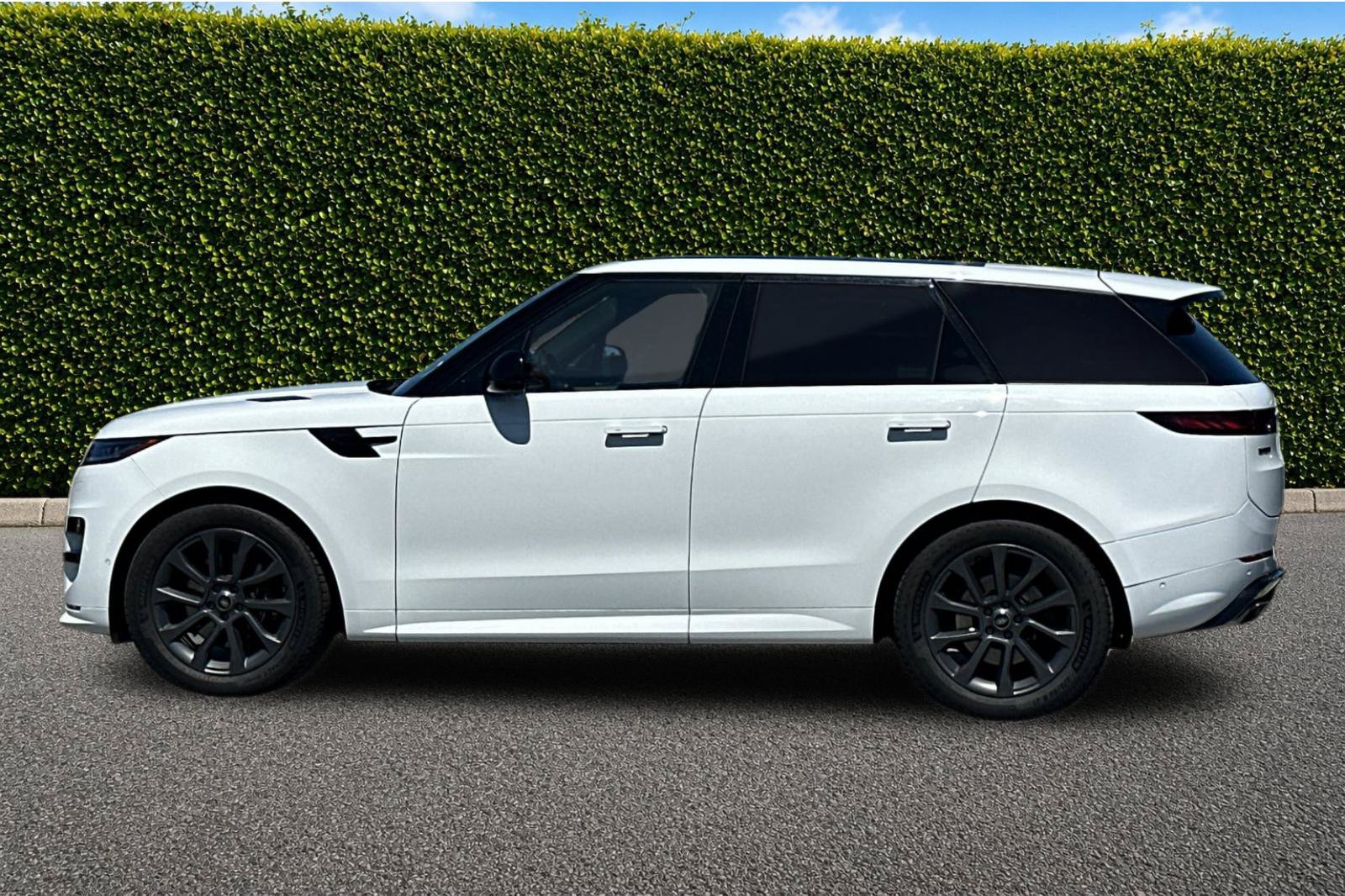Used 2024 Land Rover Range Rover Sport Dynamic SE AWD/4WD image 7