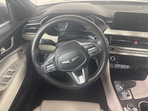 Used 2025 Genesis G70 2.5T RWD image 11