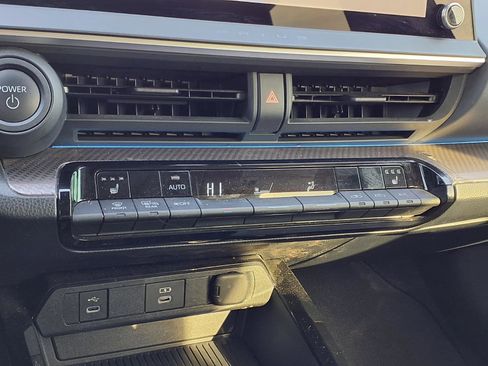 Used 2025 Toyota Prius XLE image 17