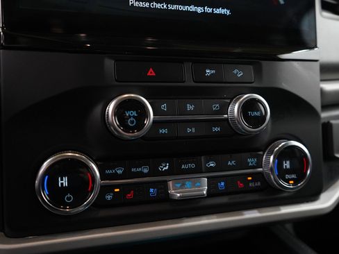 Used 2023 Ford Expedition Max XLT image 21