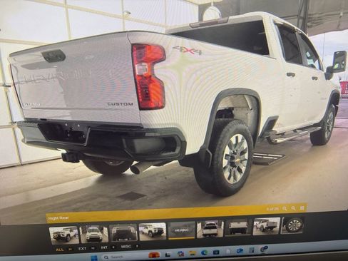 Used 2023 Chevrolet Silverado 2500 Custom w/ Custom Convenience Package image 5