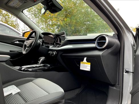 New 2026 Chevrolet Trax LT w/ Driver Confidence Package image 10