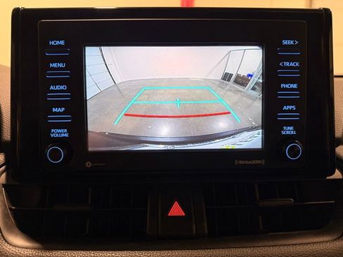 Used 2021 Toyota RAV4 LE image 19