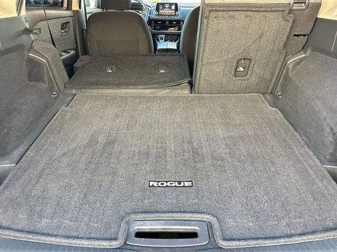 Used 2023 Nissan Rogue SV image 17