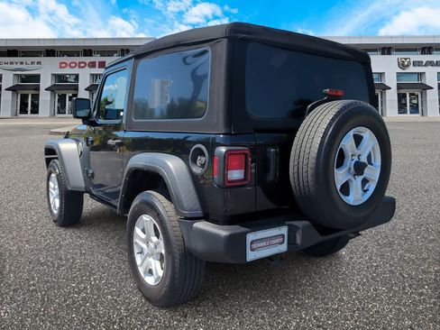 Used 2022 Jeep Wrangler Sport AWD/4WD image 6