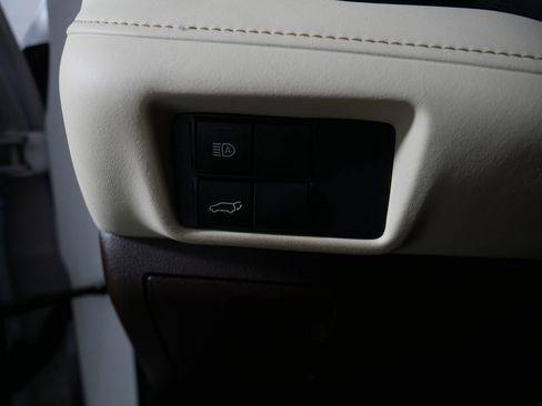 Used 2022 Toyota Highlander XLE AWD/4WD image 26