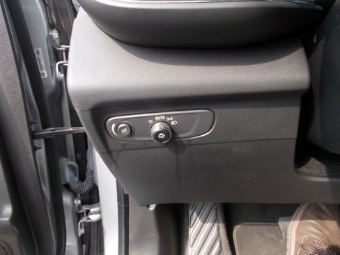 Used 2023 Buick Envision Essence image 18