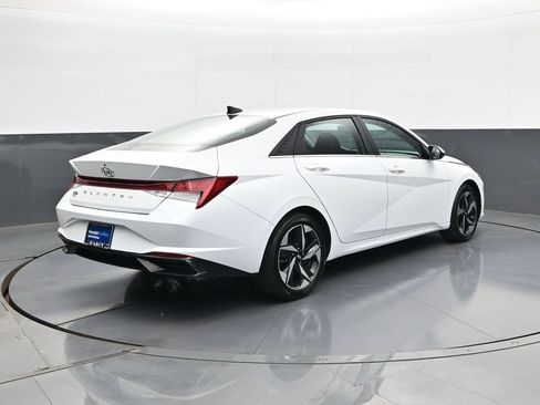 Certified 2021 Hyundai Elantra SEL w/ Convenience + Premium Package FWD image 6