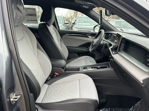 New 2026 Volkswagen Tiguan SE R-Line image 15