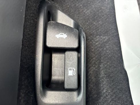 Used 2025 Toyota Corolla LE image 24