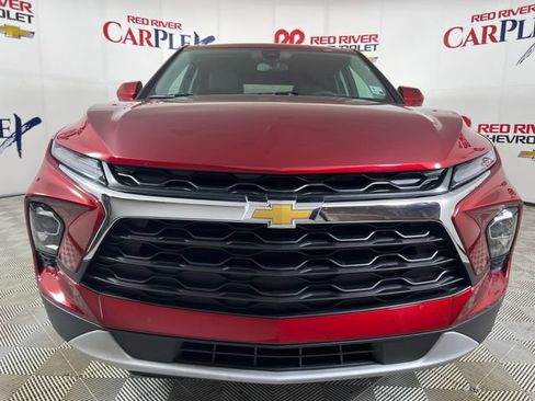 Used 2025 Chevrolet Blazer LT AWD/4WD image 2