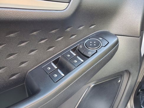 Used 2020 Ford Escape SE FWD image 11