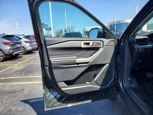 Used 2024 Ford Explorer XLT AWD/4WD image 9