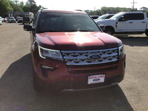 Used 2019 Ford Explorer XLT w/ Equipment Group 202A image 6
