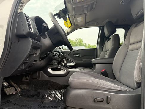 Used 2023 Nissan Frontier SV w/ SV Convenience Package AWD/4WD image 18