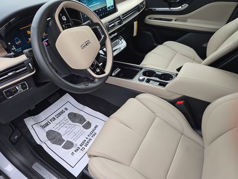 New 2026 Lincoln Corsair Reserve image 15