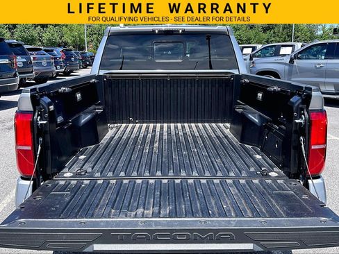 Used 2025 Toyota Tacoma Limited AWD/4WD image 31