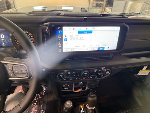 New 2025 Jeep Gladiator Sport AWD/4WD image 27