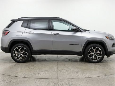 Used 2025 Jeep Compass Limited image 11