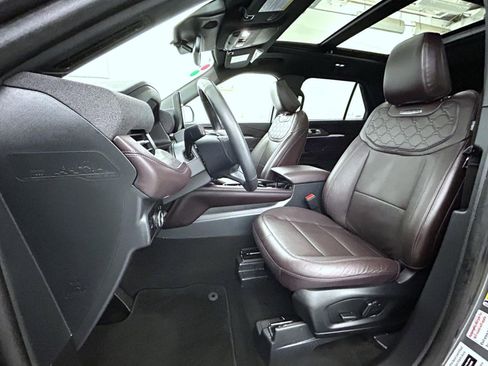 Used 2025 Ford Explorer Platinum w/ LUX Leather Package image 10