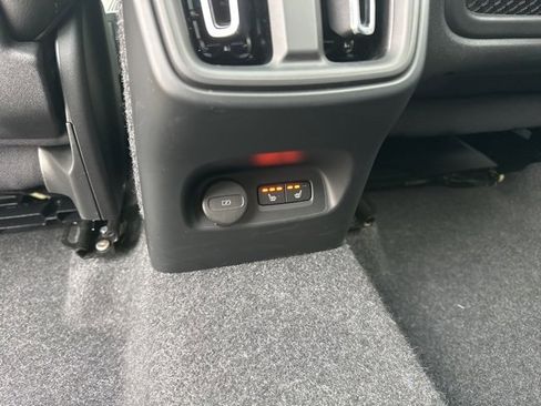 Certified 2025 Volvo XC40 B5 Core image 14