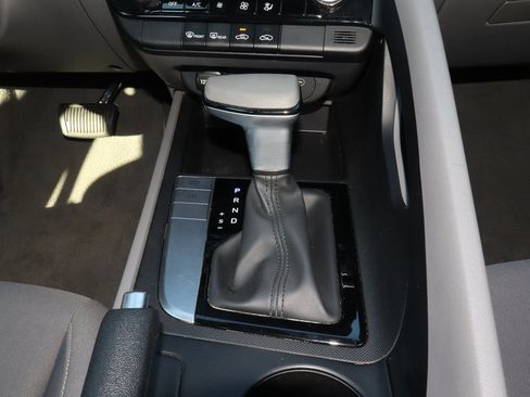 Used 2024 Hyundai Elantra SEL FWD image 20