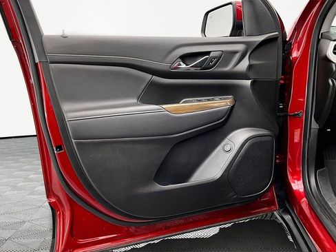 Used 2023 GMC Acadia SLE w/ Driver Convenience Package image 23