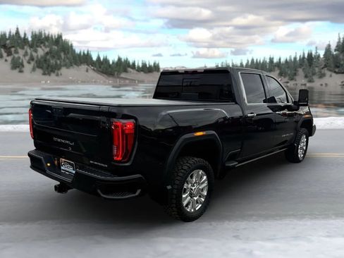 Used 2022 GMC Sierra 2500 Denali w/ Denali Black Diamond Edition image 3