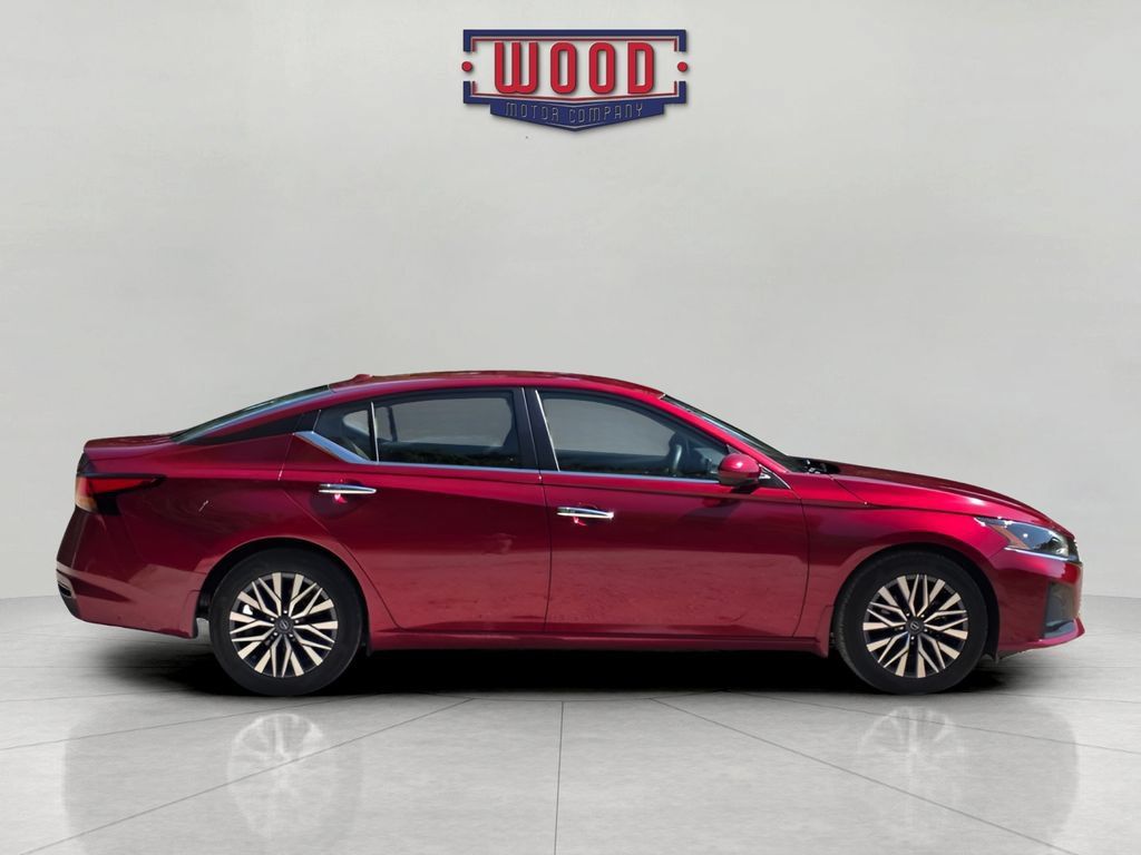 Used 2023 Nissan Altima 2.5 SV FWD image 2