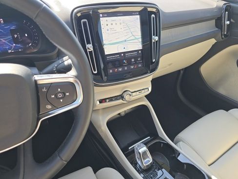 Used 2023 Volvo XC40 B5 Plus w/ Protection Package Premier image 35