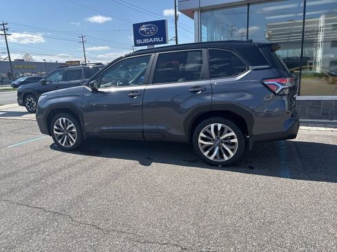 Used 2025 Subaru Forester Touring image 11