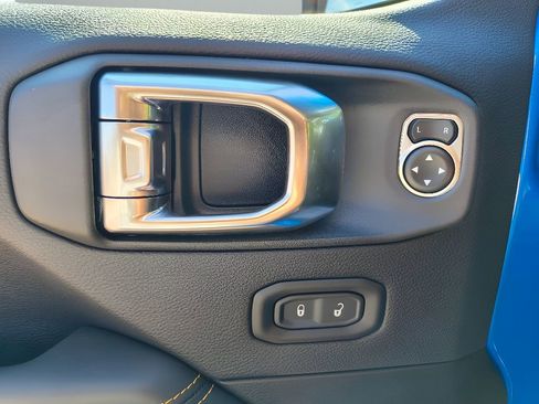 New 2025 Jeep Wrangler Unlimited Sahara AWD/4WD image 11